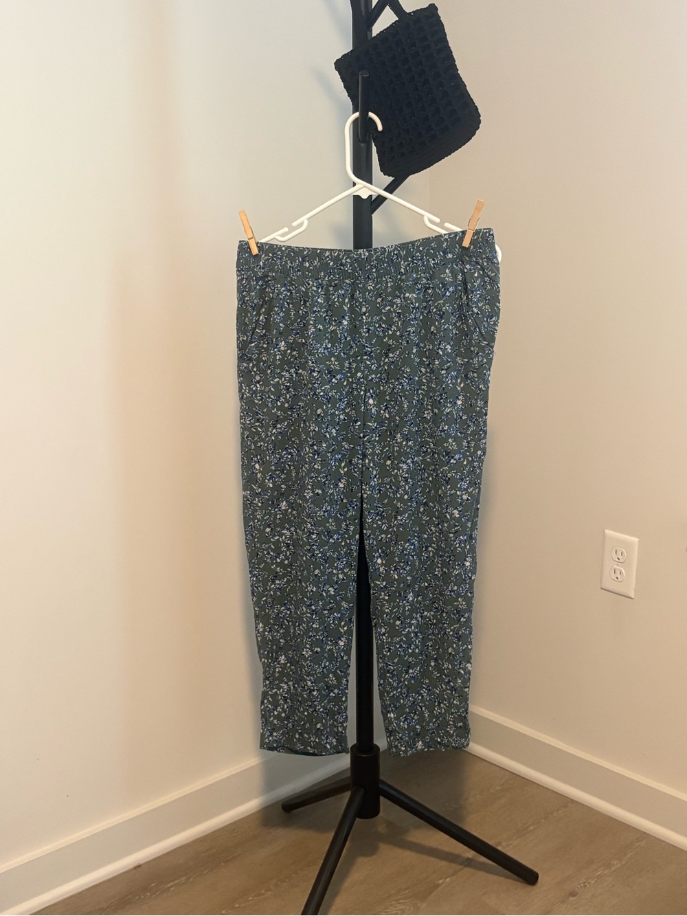 Jessica Simpson Women’s  Cadie Pants Green Floral Elastic Waist Pullon Sz M